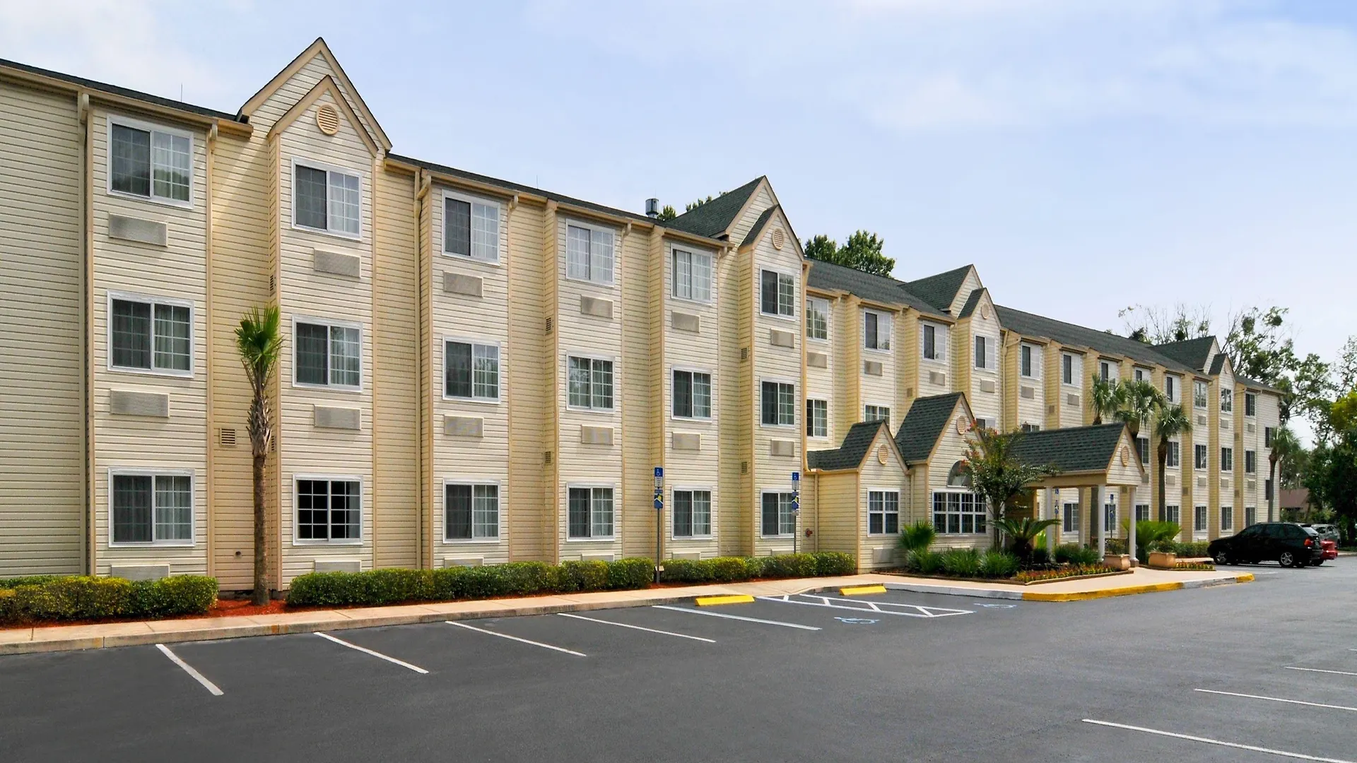 6 Resort-Style Hotels in Southpoint-Butler Blvd Worth Booking